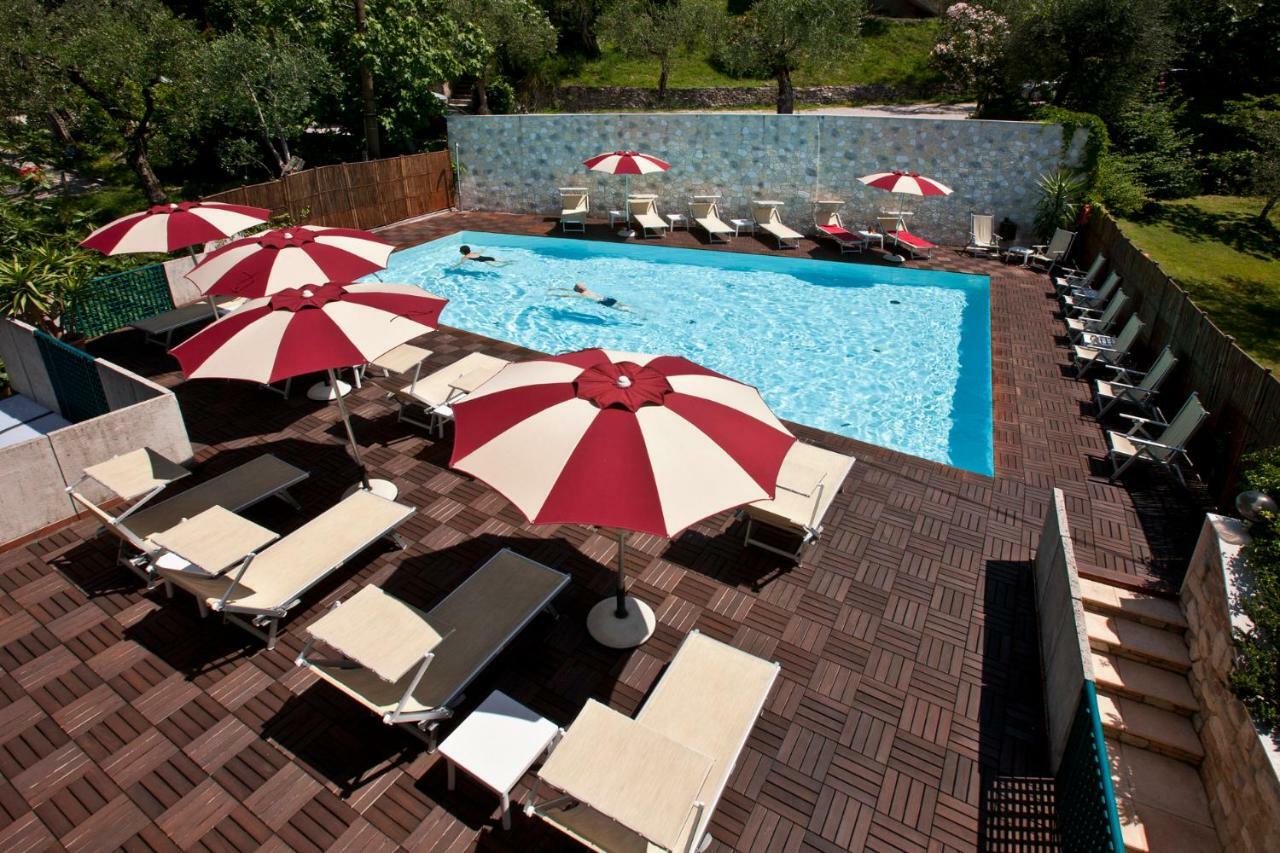מאלצ'סינה Hotel Villa Smeralda מראה חיצוני תמונה